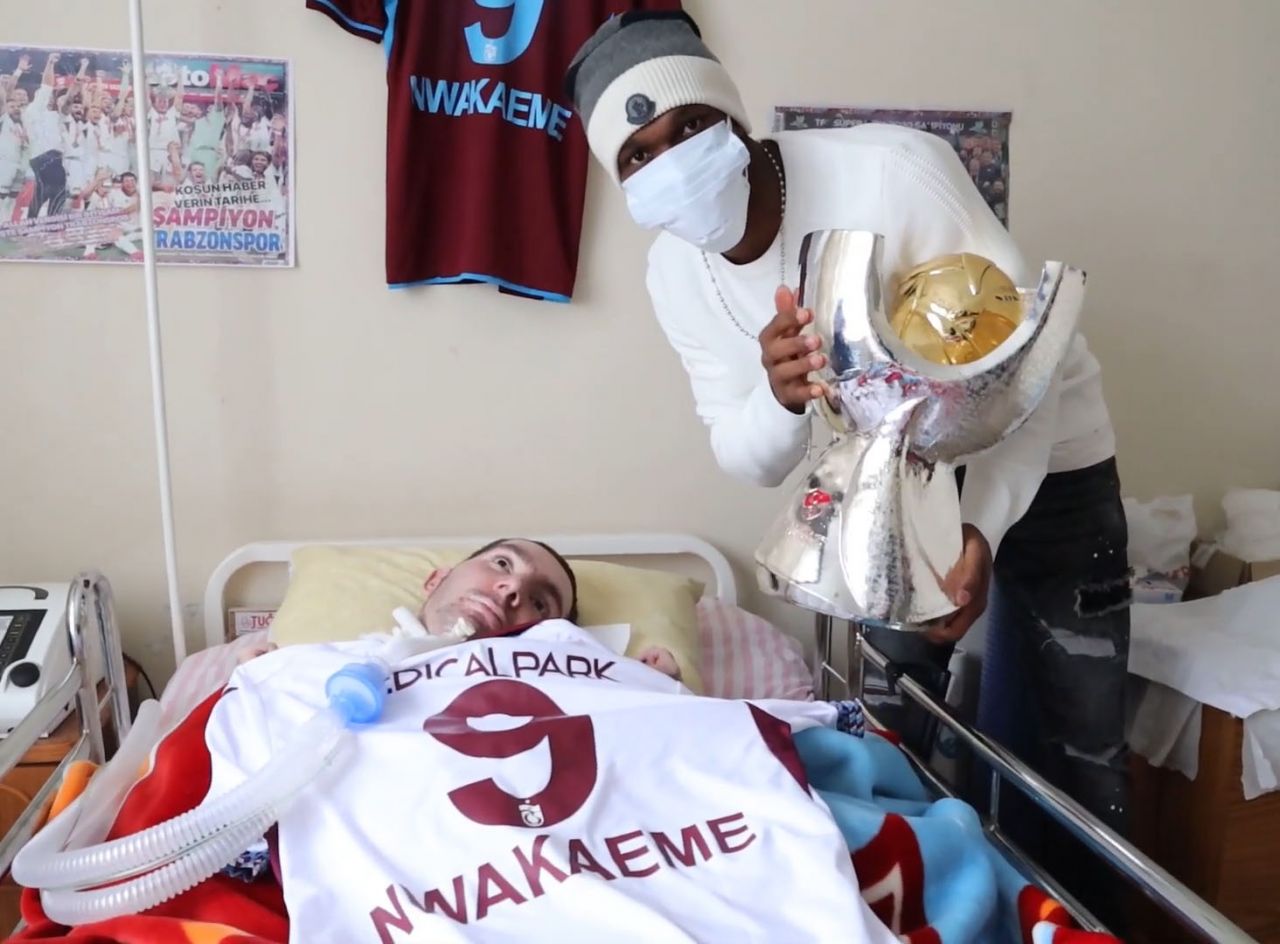 Yatağa mahkum Yusuf’a, Nwakeme’den kupalı ziyaret 5