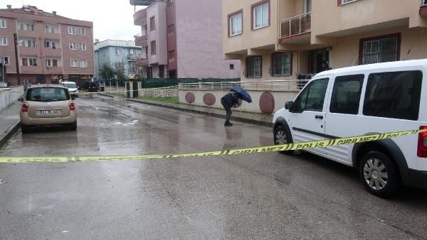 Husumetlisi ile bir kadını sokak ortasında vurduktan sonra aynı silahla canına kıydı! 4