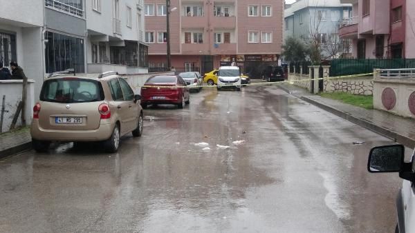 Husumetlisi ile bir kadını sokak ortasında vurduktan sonra aynı silahla canına kıydı! 6
