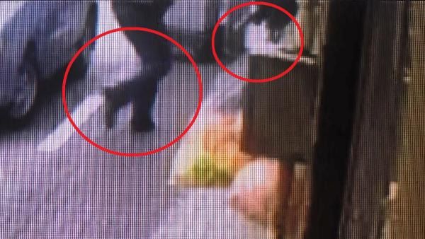 Husumetlisi ile bir kadını sokak ortasında vurduktan sonra aynı silahla canına kıydı! 7