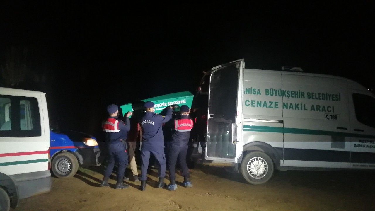 Dört genç otomobil içinde başlarından vurulmuş halde bulundu 6