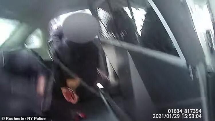 ABD'de polis 9 yaşında kız çocuğuna biber gazı sıktı! 5