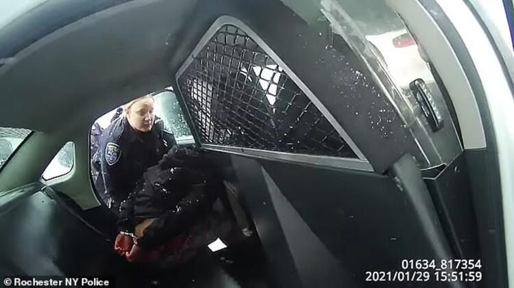 ABD'de polis 9 yaşında kız çocuğuna biber gazı sıktı! 6