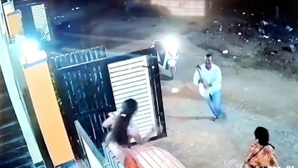 Şok görüntüler! Baltalı sapık dehşet saçtı! 1