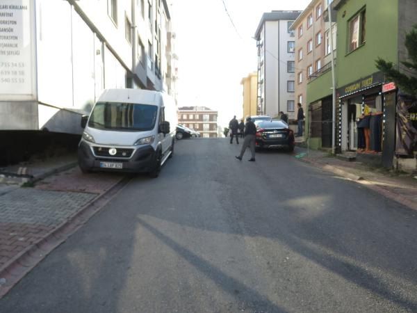 Ümraniye'de sokakta tartıştığı eşini silahla vuran kişi intihar etti! 2