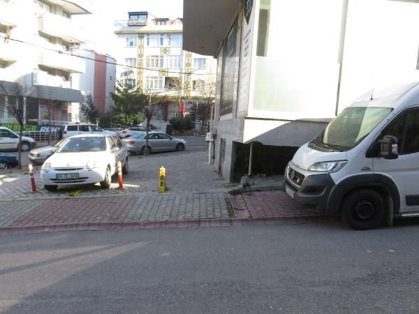 Ümraniye'de sokakta tartıştığı eşini silahla vuran kişi intihar etti! 3