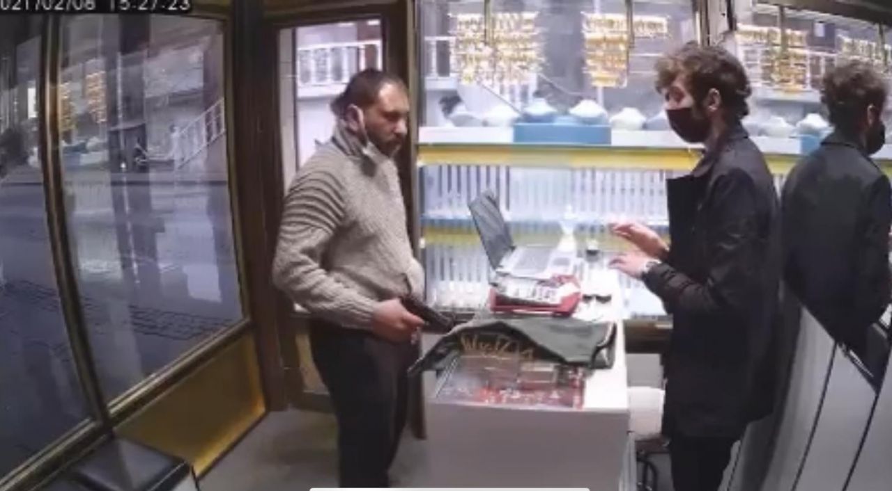 Kuyumcunun oğlu hırsıza külahı ters giydirdi! 1