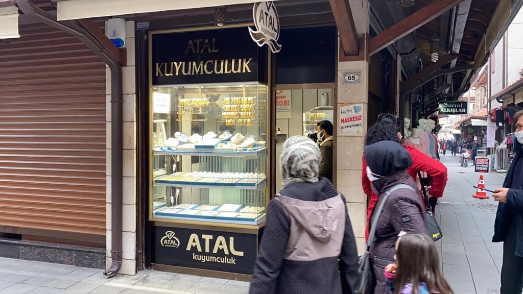 Kuyumcunun oğlu hırsıza külahı ters giydirdi! 4