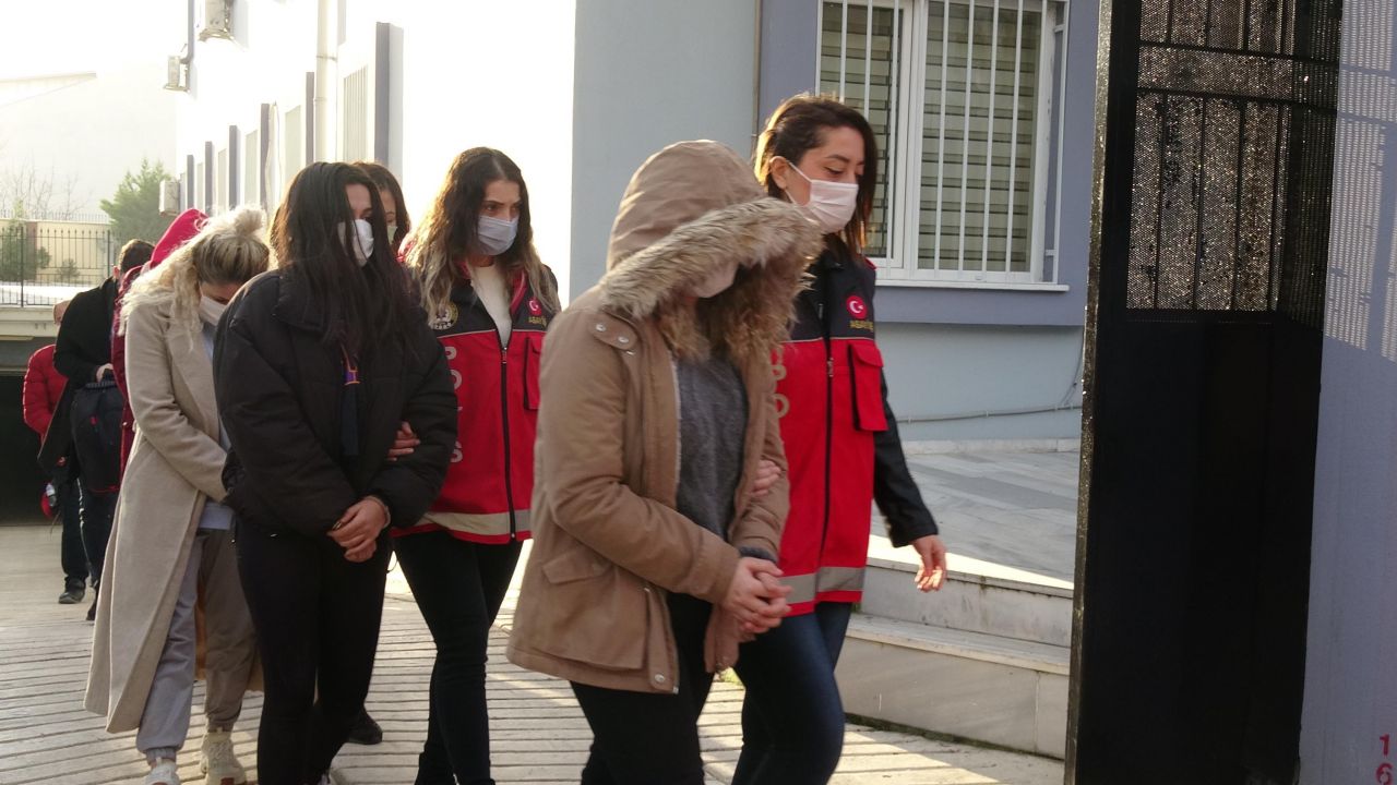 100 erkeği 'jigolo olma' vaadiyle dolandırdılar 2