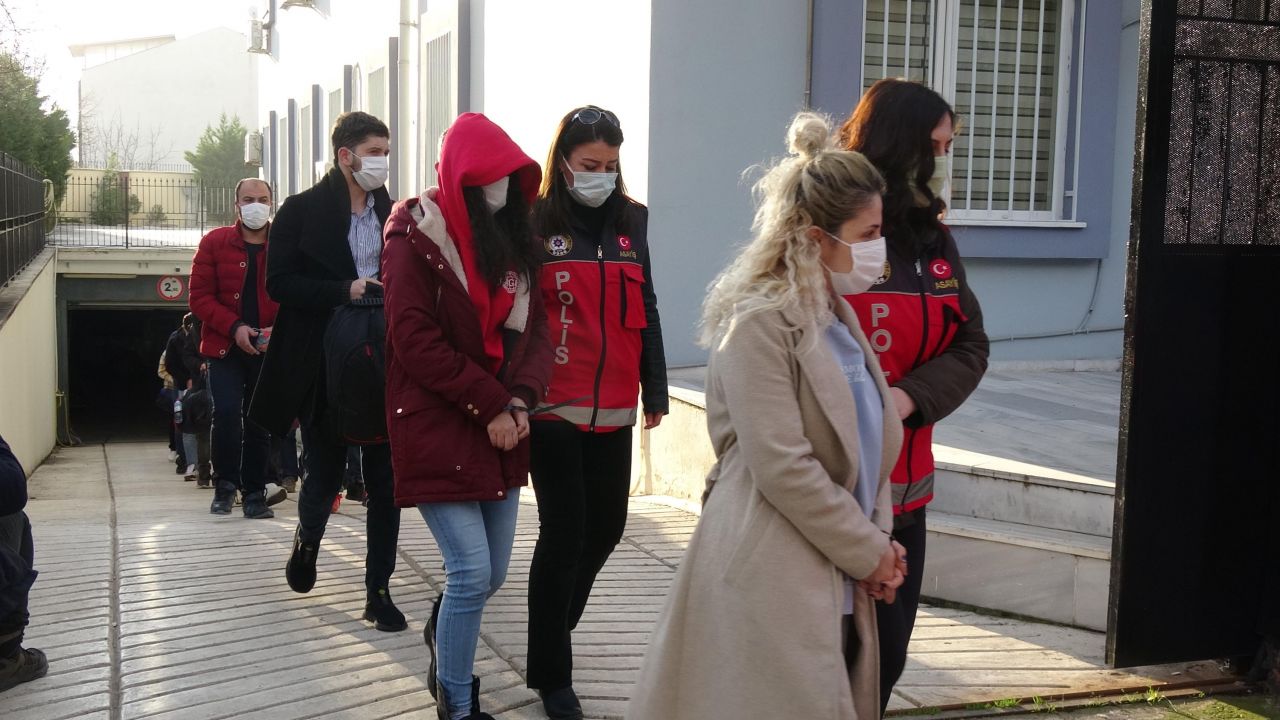 100 erkeği 'jigolo olma' vaadiyle dolandırdılar 1