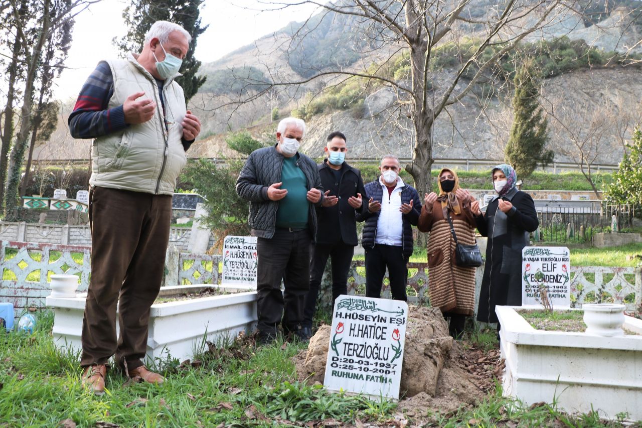 Sakarya’da akılalmaz olay: Mezar taşları çalındı 2