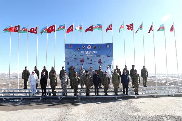 'Teröristlerin sığınaklarını başlarına yıktık' 3