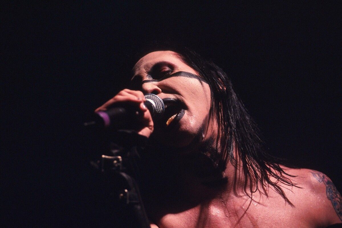 Marilyn Manson'a korkunç bir suçlama daha! Baltayla... 12