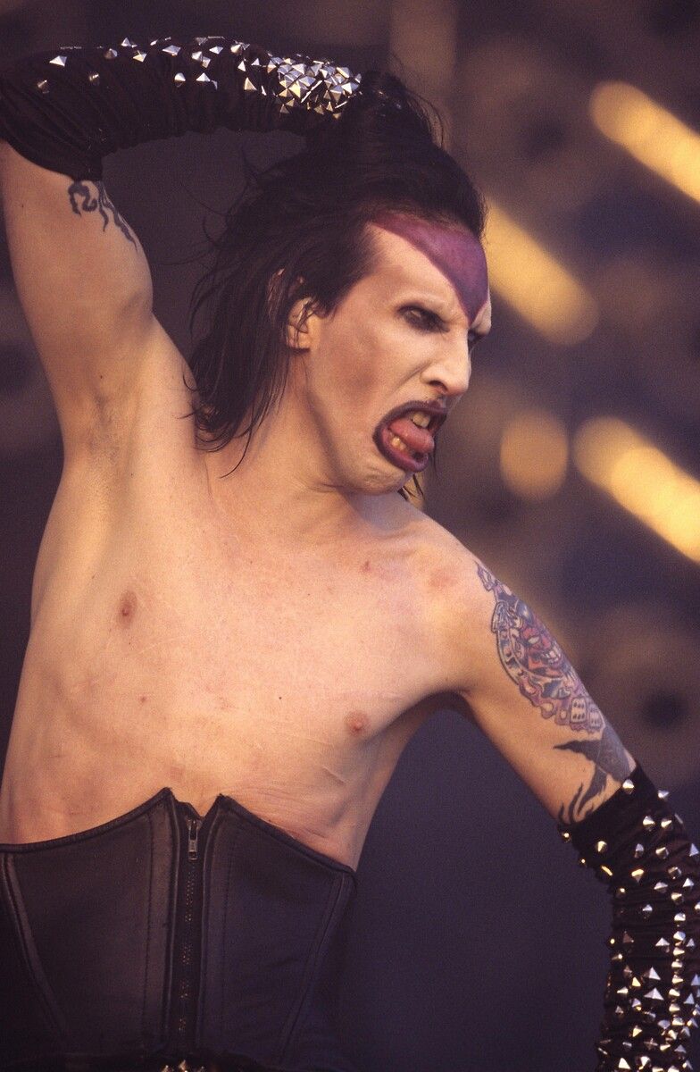 Marilyn Manson'a korkunç bir suçlama daha! Baltayla... 6