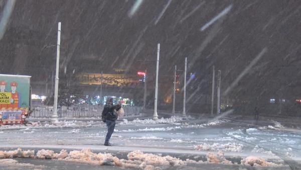 İstanbul'da bugün kuvvetli kar yağışı bekleniyor 3
