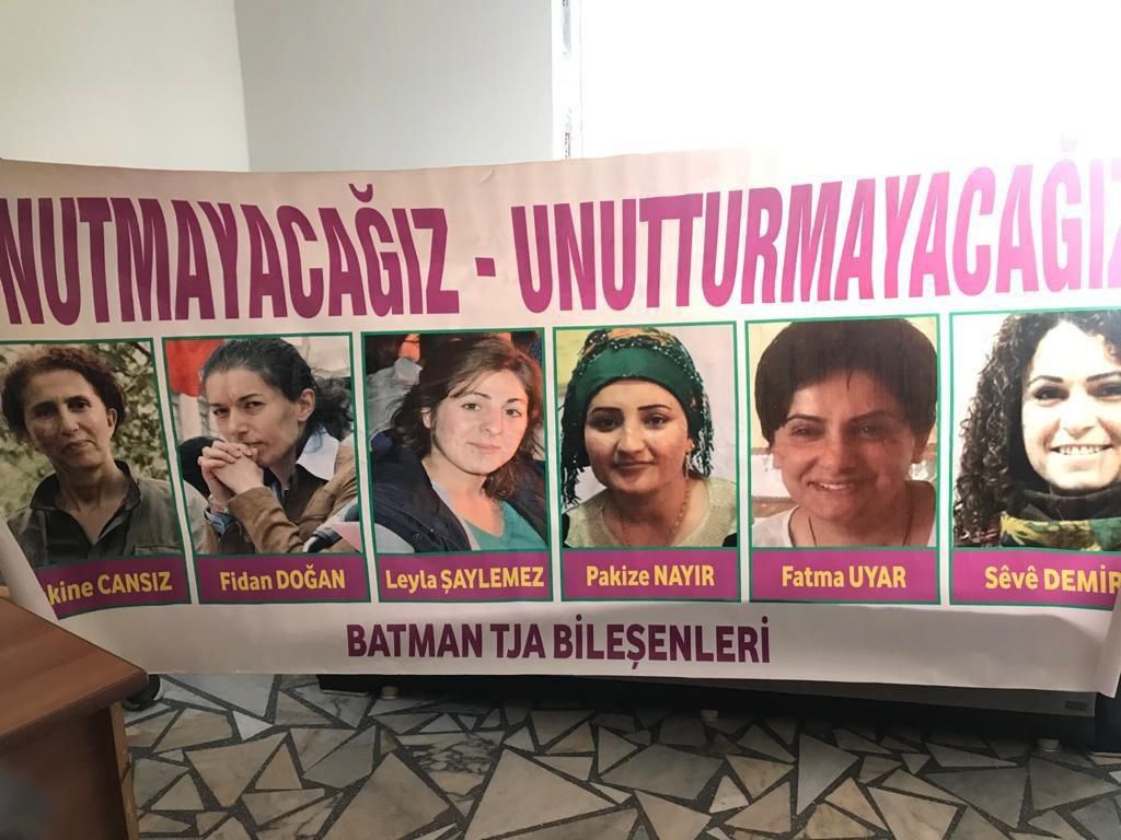 HDP binalarında PKK paçavraları! 1