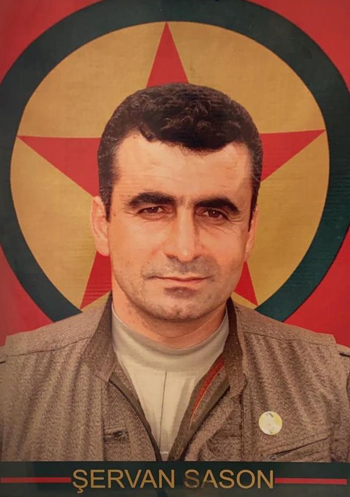 HDP binalarında PKK paçavraları! 4