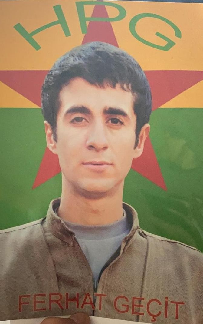 HDP binalarında PKK paçavraları! 7