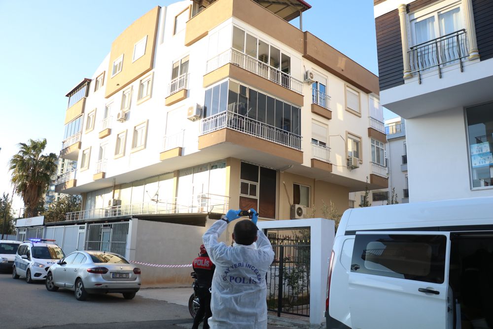 Doktor önce eşini öldürdü aynı silahla intihar etti! 6