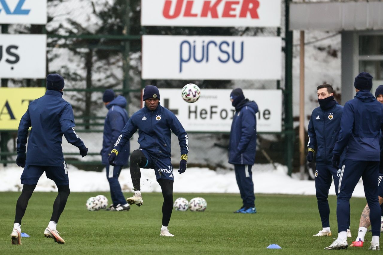 Mesut Özil ilk 11'e yerleşiyor 5