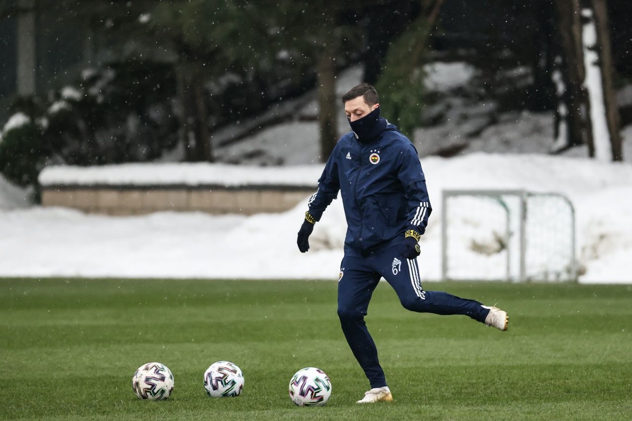 Mesut Özil ilk 11'e yerleşiyor 4