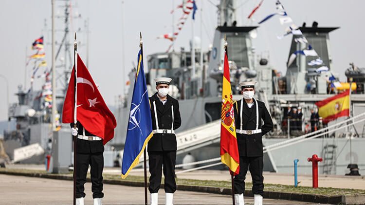 Akdeniz ve Karadeniz'de komuta Türkiye'de 1