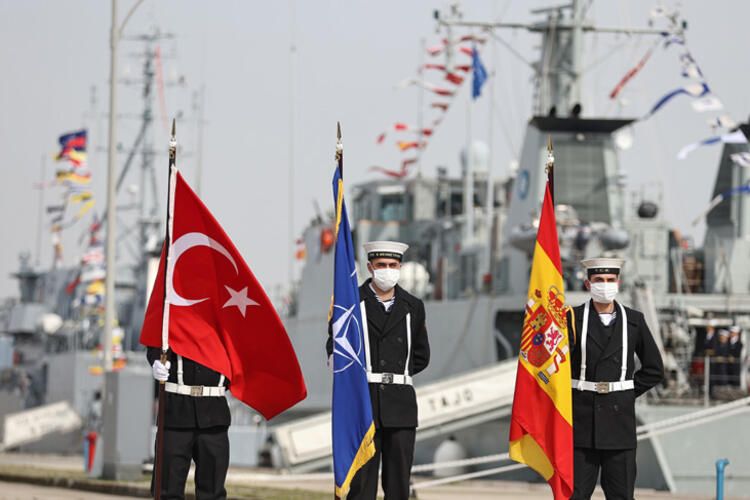 Akdeniz ve Karadeniz'de komuta Türkiye'de 10