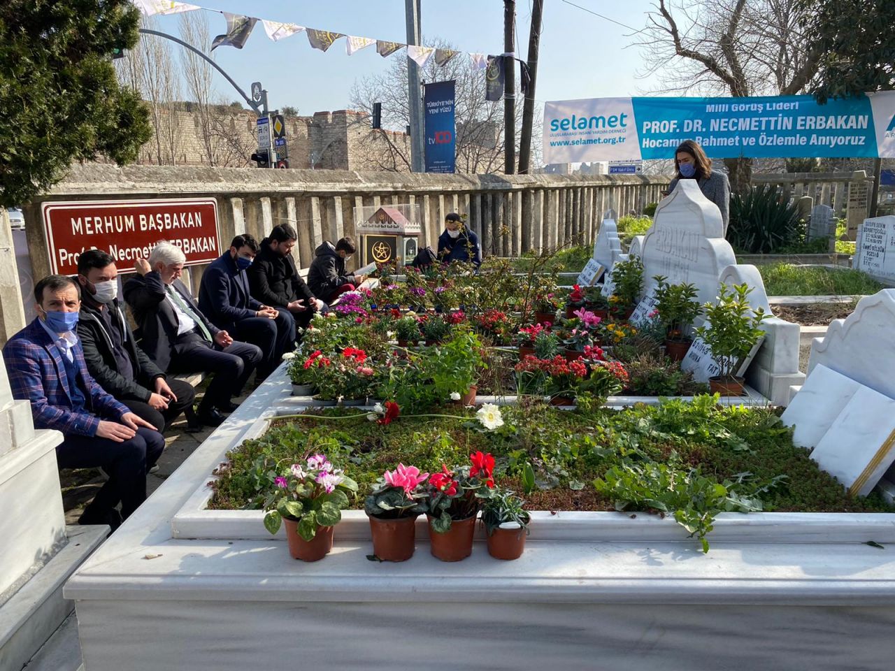 Fatih Erbakan'dan babası Necmettin Erbakan'ın kabrine ziyaret 10