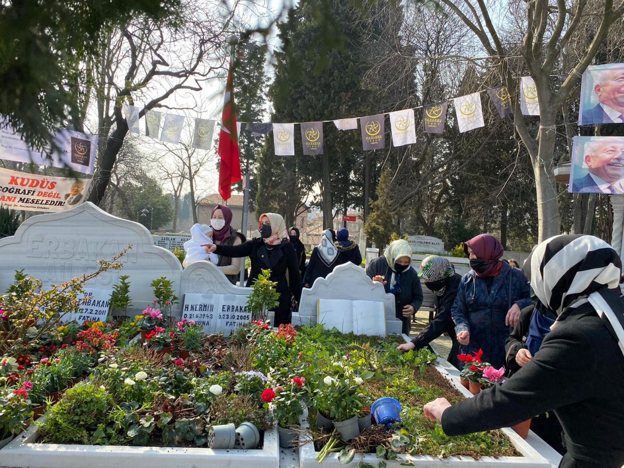 Fatih Erbakan'dan babası Necmettin Erbakan'ın kabrine ziyaret 1