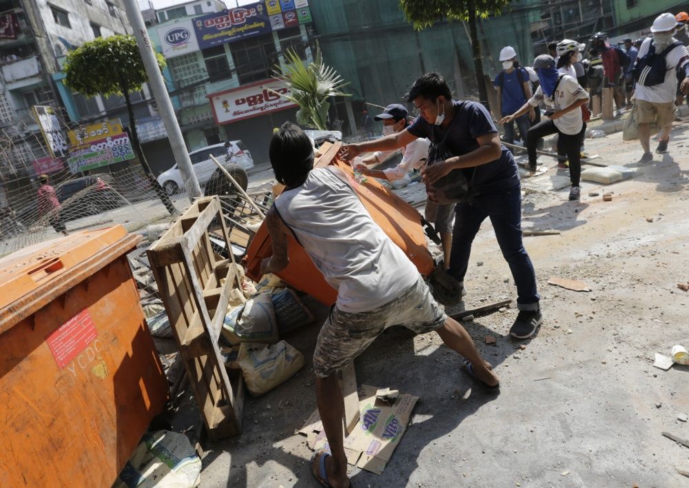 Myanmar’da en kanlı gün: 18 kişi öldürüldü 6