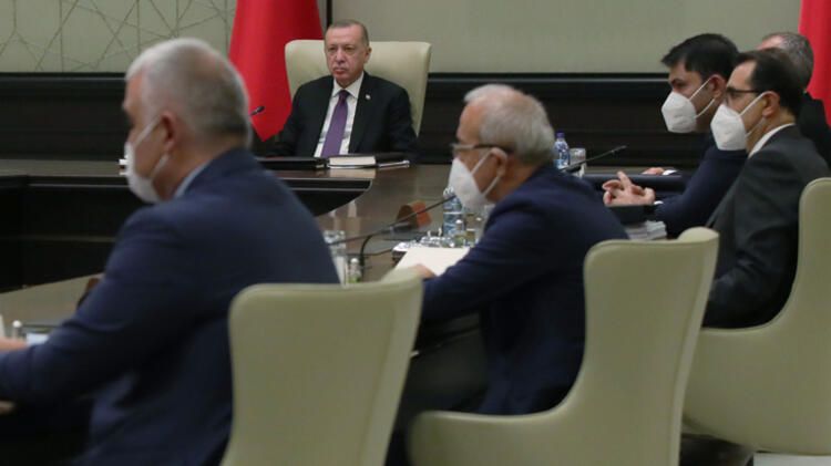 Hafta sonu kısıtlamaları o illerde kalkıyor! 1