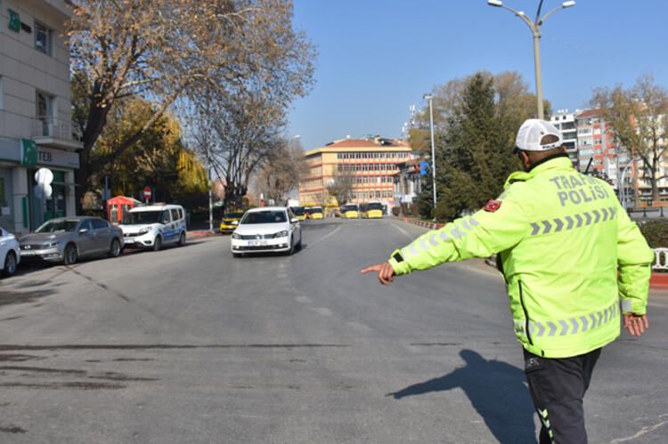 Hafta sonu kısıtlamaları o illerde kalkıyor! 5