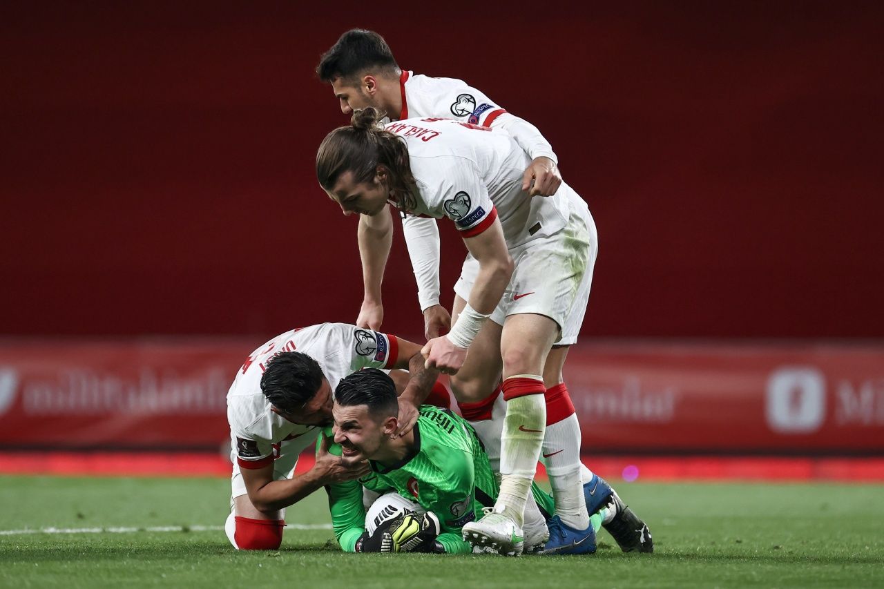 Hollanda basını: "Burak Yılmaz'ın coştuğu Türkiye'de rezil olduk" 10