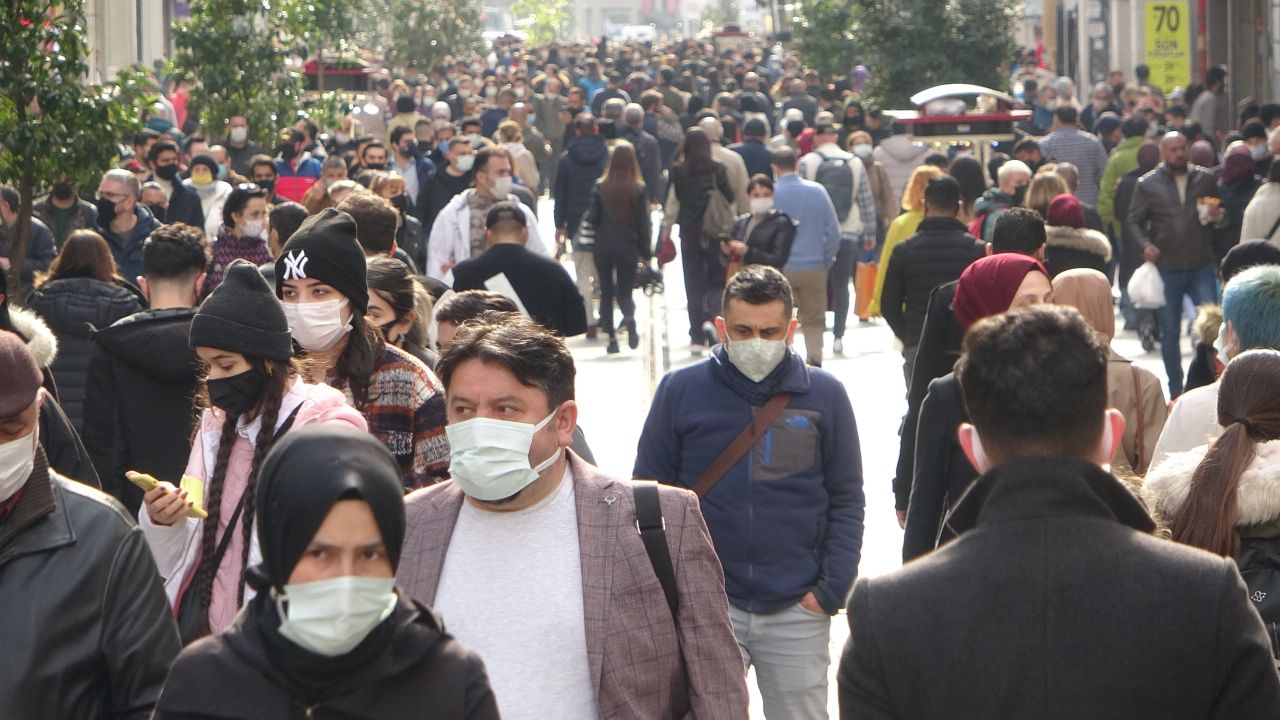 Taksim ve İstiklal tıklım tıklım! 6