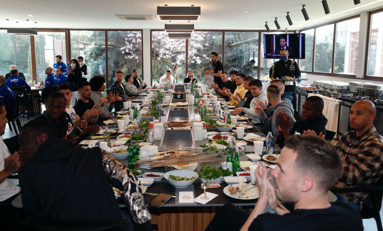 Fenerbahçe yönetiminden takıma barbekü partisi 2