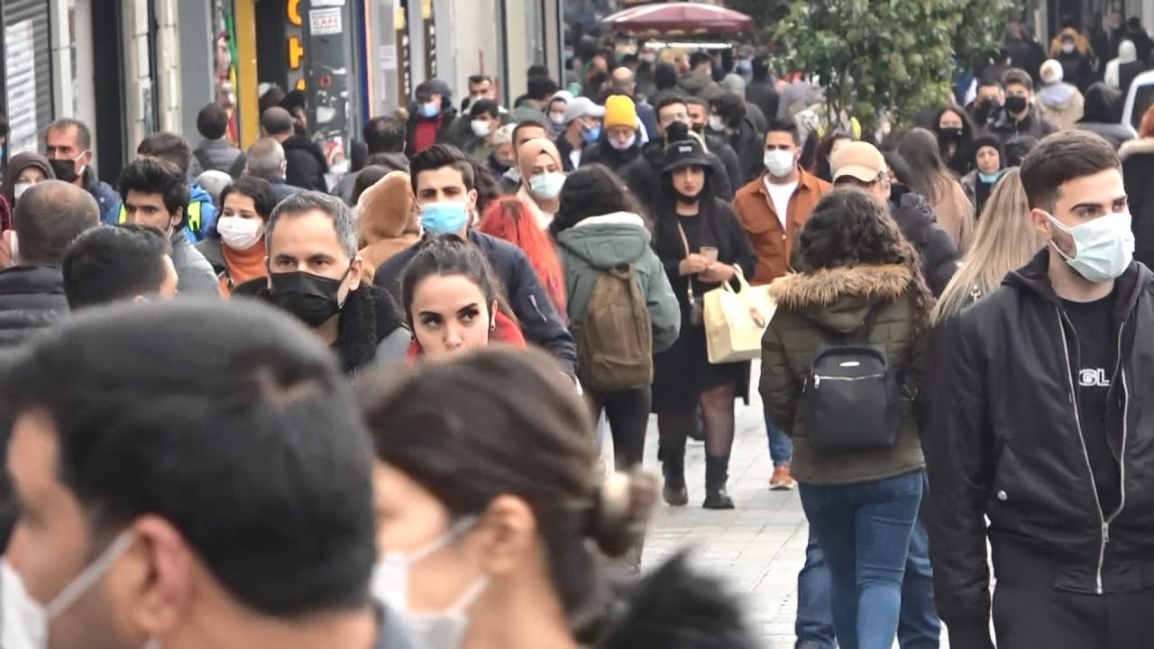 Öpüşen de var dondurma yalayan da! 3