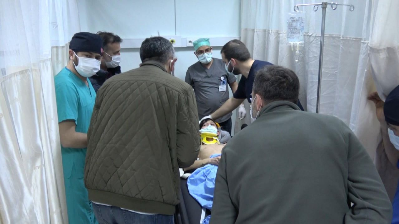 Sokakta saldırıya uğrayan Ersin'in başına bıçak saplandı 3