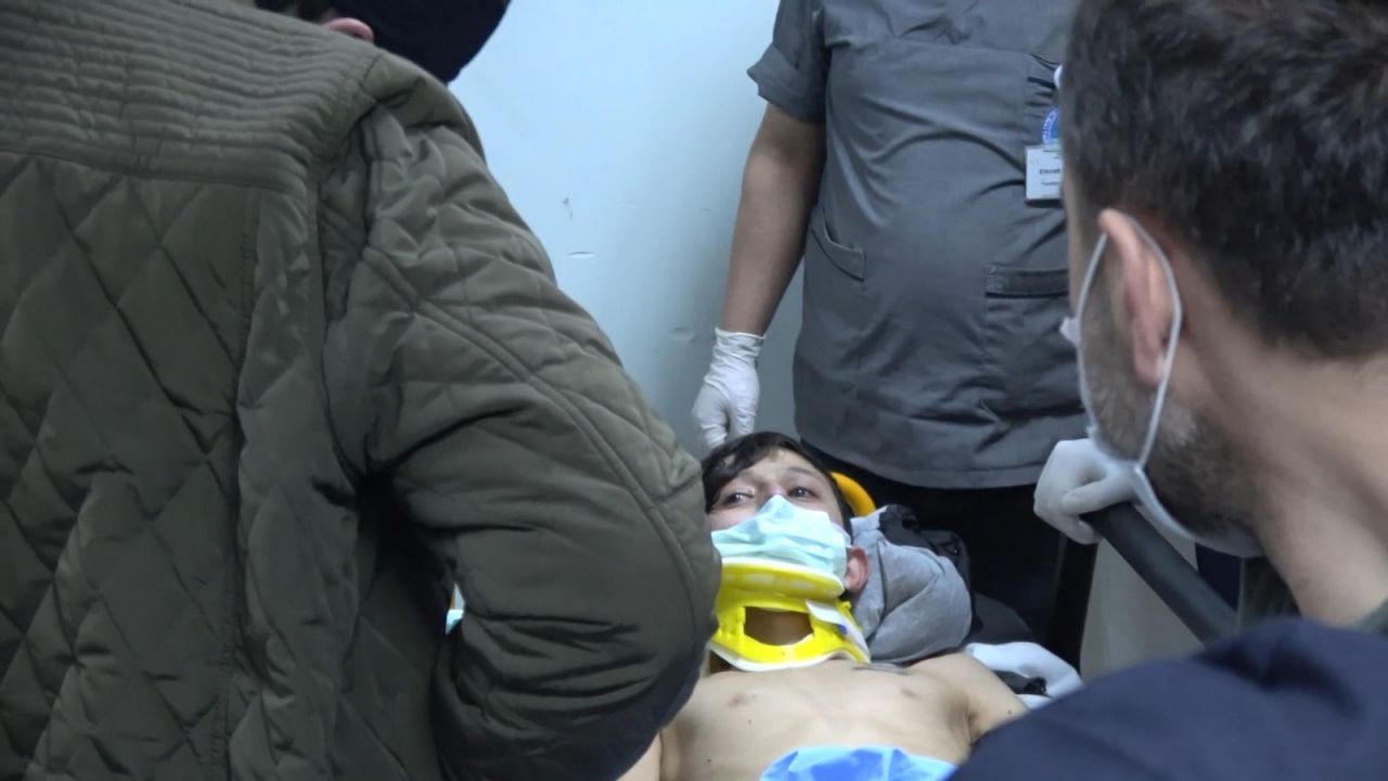 Sokakta saldırıya uğrayan Ersin'in başına bıçak saplandı 4