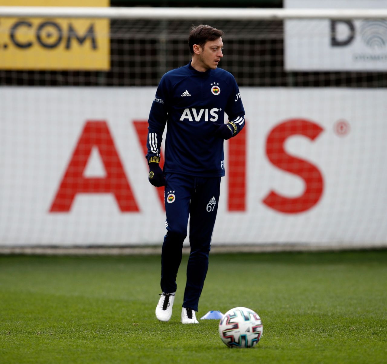 Mesut Özil takımla çalışmalara başladı 1