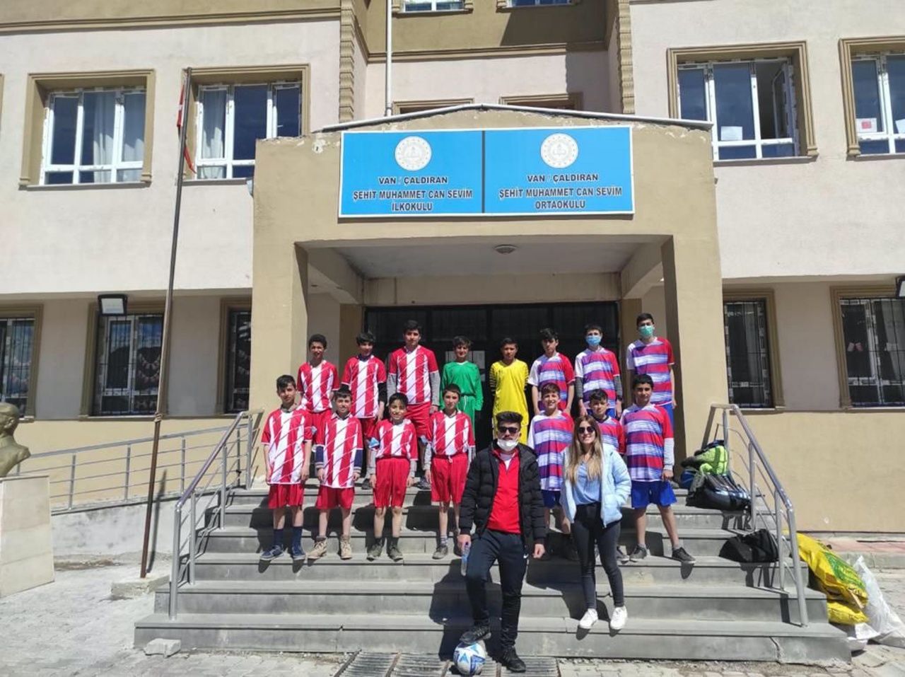 Taylan Antalyalı'dan anlamlı destek 4