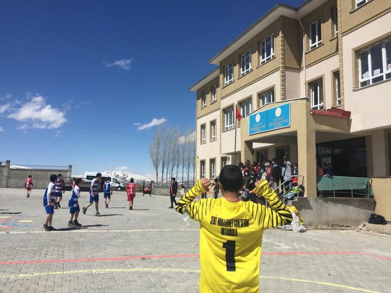 Taylan Antalyalı'dan anlamlı destek 2