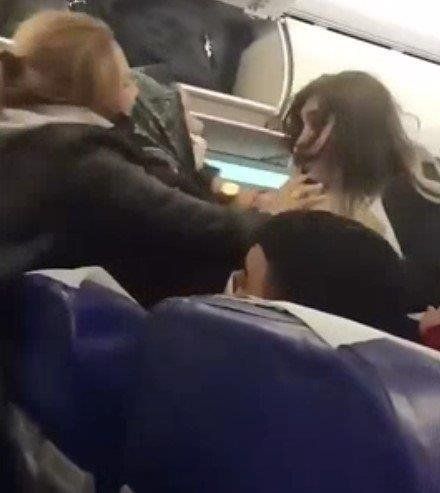 Tunus-İstanbul uçağındaki kavga dünya basınında manşet oldu! 4