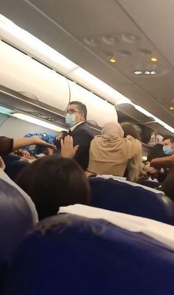 Tunus-İstanbul uçağındaki kavga dünya basınında manşet oldu! 7