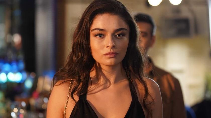 Ünlü oyuncu Ayça Ayşin Turan, Pakistanlı 'kadın' oyuncu ile evlendirildi! 3