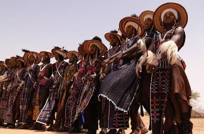 Görülmemiş festival! Evli kadınlar ikinci eşlerini seçiyor... 3
