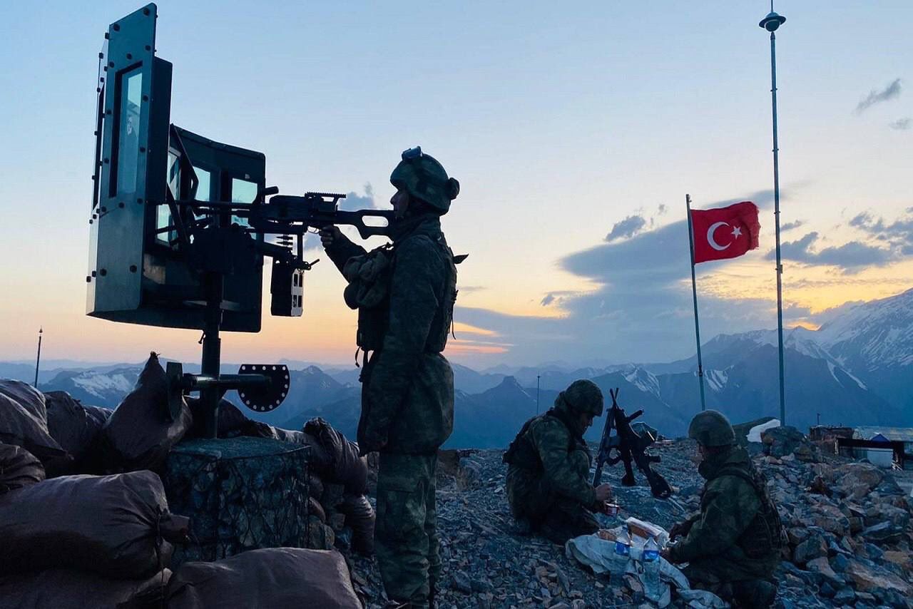 Mehmetçik, silah başında oruç açtı 2
