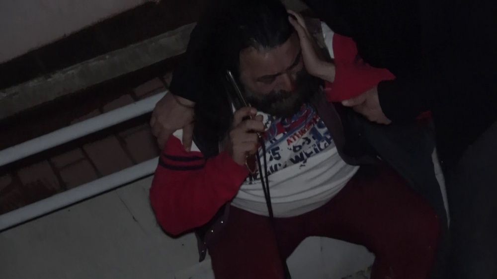 Dükkanı alev alev yanan antikacı ve oğlu darp edildi 3