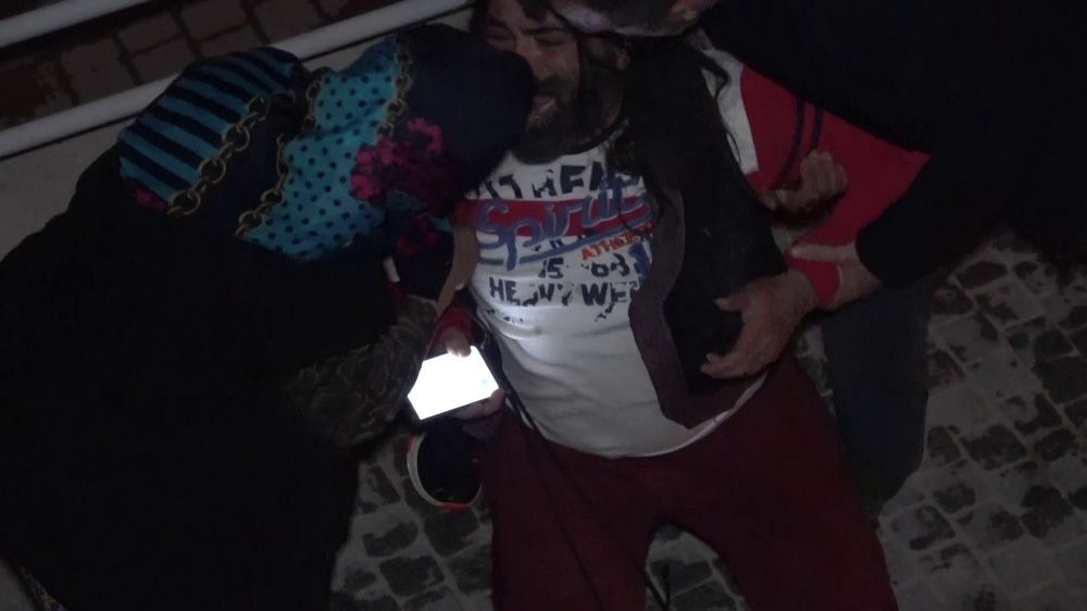 Dükkanı alev alev yanan antikacı ve oğlu darp edildi 5