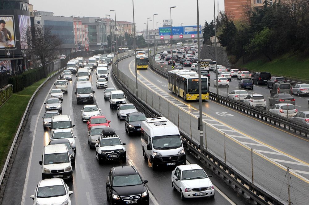Kısıtlama öncesi toplu taşıma hınca hınç 19