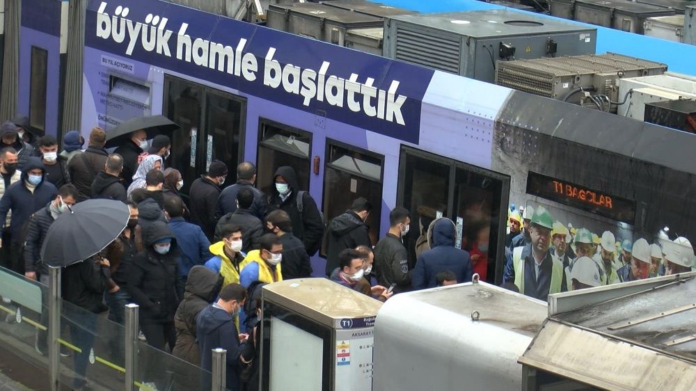 Kısıtlama öncesi toplu taşıma hınca hınç 1